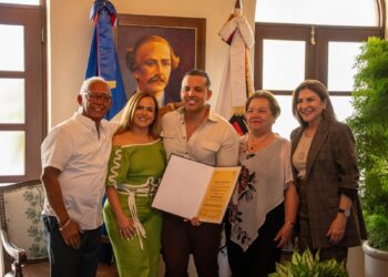 Ayuntamiento del DN declara Munícipe Distinguido al merenguero típico El Blachy
