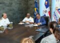Departamento Aeroportuario y Armada acuerdan apoyo en situaciones de riesgo