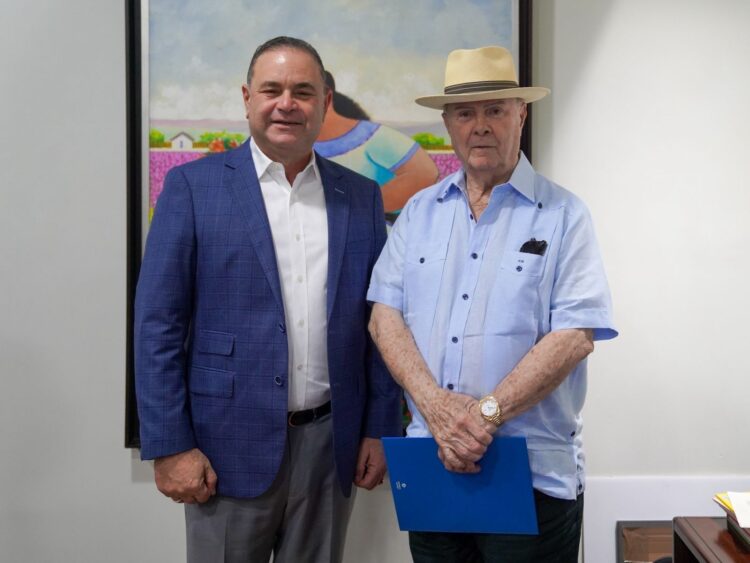 Hipólito apoya proceso de transformación y mecanización iniciado en Agricultura