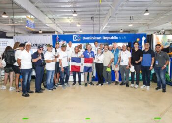 RD fortalece posicionamiento como referente en aviación y ensamblaje de aeronaves en feria de Oshkosh, EE.UU