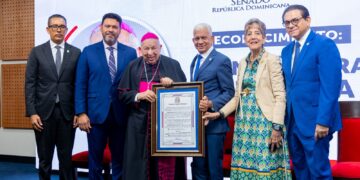 Senado de la República reconoce trayectoria pastoral de monseñor Ramón Benito de la Rosa y Carpio