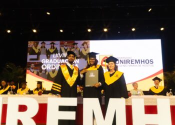 UNIREMHOS gradúa 598 profesionales y llama a fortalecer la prevención de inundaciones