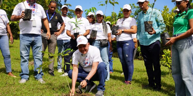 Voluntariado de los Centros Tecnológicos Comunitarios realiza jornada de reforestación